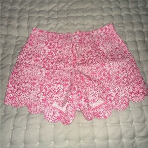 Crown & Ivy Pink Floral Scalloped Women's Shorts